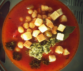 Фотография рецепта Суп с нутом, помидорами и крутонами