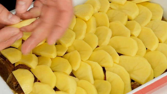 Фото шага рецепта Мясное рагу с овощами «Ланкаширский горшок» 93263 шаг 8