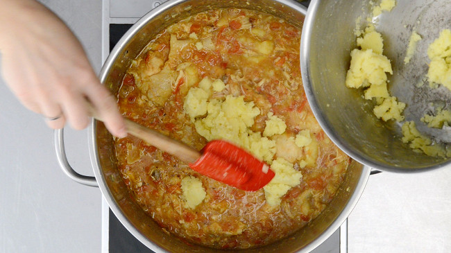 Фото шага рецепта Чахохбили с курицей и картофелем 17444 шаг 5