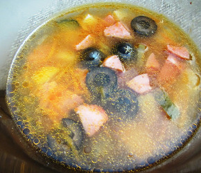 Фотография рецепта Мясная солянка с маслинами