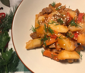 Фотография рецепта Тушёная картошка со свининой и лечо