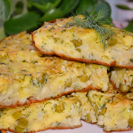 Капустная запеканка с сыром и зеленым горошком