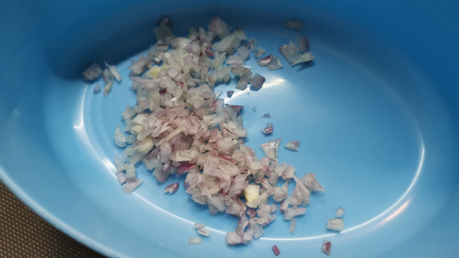 Фото шага рецепта Драники в вафельнице 188218 шаг 4