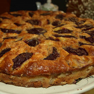 Сливовый пирог с яблоками