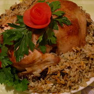 Курица, фаршированная рисом и черносливом