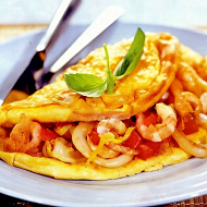 Омлет с морепродуктами и зеленью