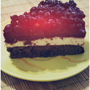 Рецепт Бисквитный торт с желе из черной смородины