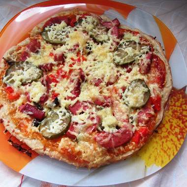 Рецепт Быстрая пицца с колбасой и овощами