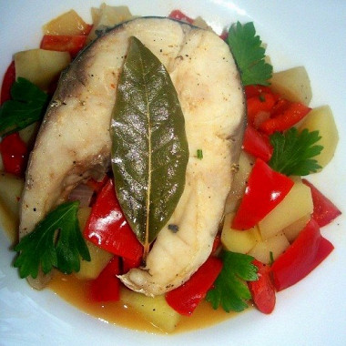 Рецепт Вареная рыба с овощами