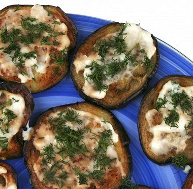 Рецепт Запеченные баклажаны с чесноком и хлебной крошкой