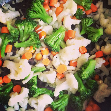 Рецепт Гречка с овощами и куриное филе в остром соусе