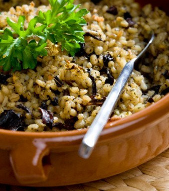 Рецепт Салат из ячменя, грибов, феты и грецких орехов