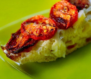 Рецепт Чиабатта с вялеными томатами, чесноком и петрушкой