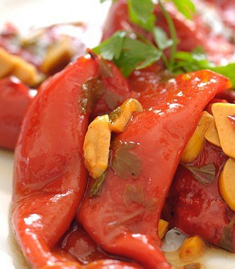 Рецепт Салат из разноцветных перцев с базиликом на гриле