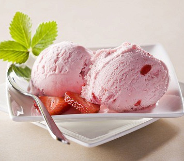 Рецепт Клубничное йогуртовое мороженое