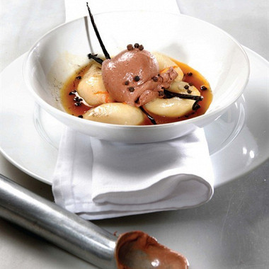 Рецепт Запеченные груши с шоколадным мороженым и оливковым маслом