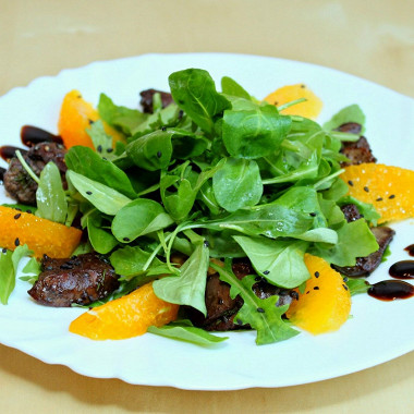 Рецепт Теплый салат из куриной печени с апельсином