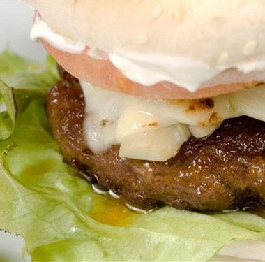 Рецепт Горячие гамбургеры с брынзой и говядиной