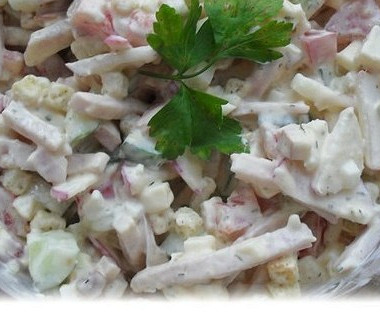 Рецепт Весенний овощной салат с копченым сыром и окороком
