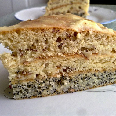 Рецепт Трехслойный торт с орехами, изюмом и маком