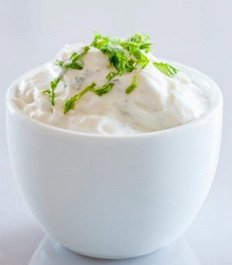 Рецепт Салатная заправка с йогуртом, тахини и лимоном