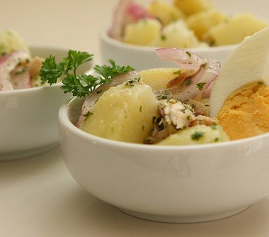 Рецепт Мясной салат с маринованным луком
