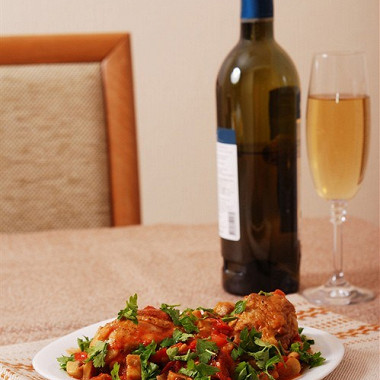 Рецепт Курица с красными перцами в винном соусе
