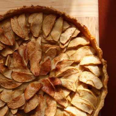 Рецепт Открытый яблочный пирог с апельсиновым соком и корицей