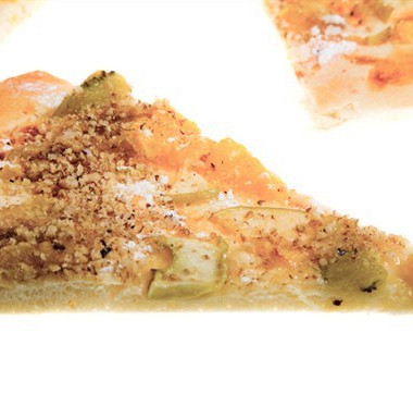 Рецепт Пицца с грушей, луком, орехами и двумя видами сыра