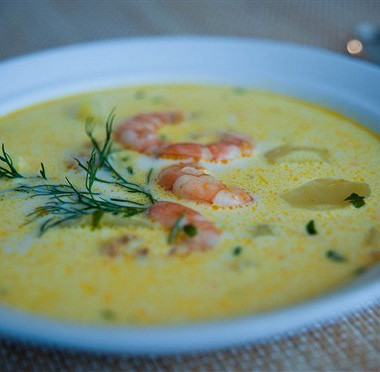 Рецепт Сырный суп с креветками и зеленью