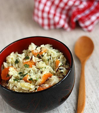 Рецепт Теплый салат из дикого риса, кураги и фисташек