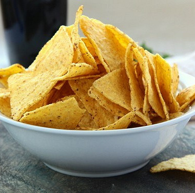 Рецепт Хрустящие чипсы с оливковым маслом и крупной солью