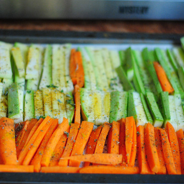 Рецепт Запеченные палочки из кабачков и моркови