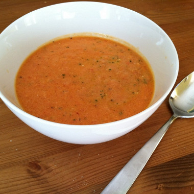 Рецепт Томатный суп с свежим базиликом и сливками