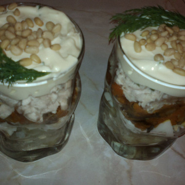 Рецепт Слоеный салат с куриной грудкой, картофелем и грибами