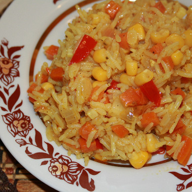 Рецепт Рис с овощами и консервированной кукурузой