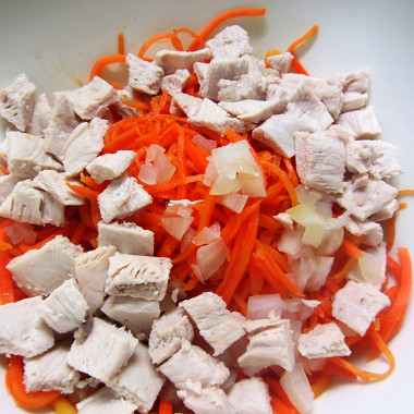 Фото рецепт Салат с кукурузой, корейской морковью и курицей