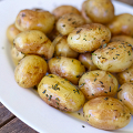 Фотография рецепта Молодой картофель, обжаренный с розмарином автор EatAndBe Ru