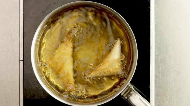 Фото шага рецепта Бриуаты с курицей, черносливом и орехами 54070 шаг 4