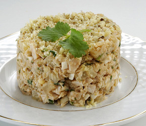 Фотография рецепта Салат с курицей, ананасом и грецкими орехами