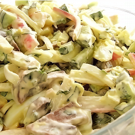 Грибной салат с крабовыми палочками и огурцами
