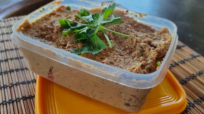 Фото шага рецепта Паштет из куриной печени с овощами и яйцами 174830 шаг 16
