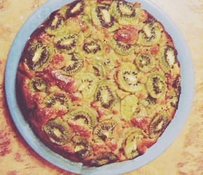 Фотография рецепта Пирог с киви, яблоками и грецкими орехами