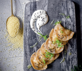 Фотография рецепта Цельнозерновые вареники с кускусом и индейкой
