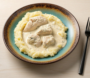 Фотография рецепта Курица в сливках с картофельным пюре