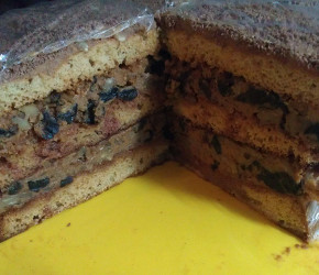 Фотография рецепта Медовый торт с черносливом и грецкими орехами