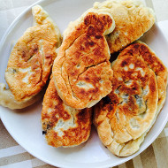 Чебуреки с грибами и сыром