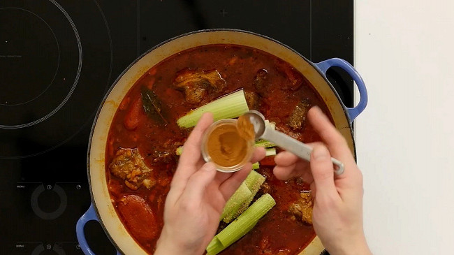 Фото шага рецепта Итальянское мясное рагу кода алла ваччинара 124972 шаг 9