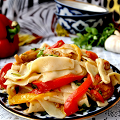 Фотография рецепта Салат с домашней лапшой и курицей автор Софья Тараторина