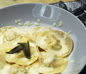 Фотография рецепта Равиоли с крабовым мясом и сливочным соусом
